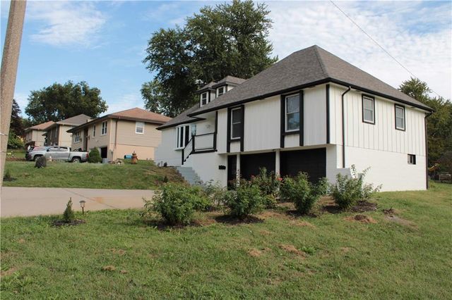 16001 E 30 Street, Independence, MO 64055