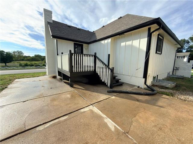 16001 E 30 Street, Independence, MO 64055