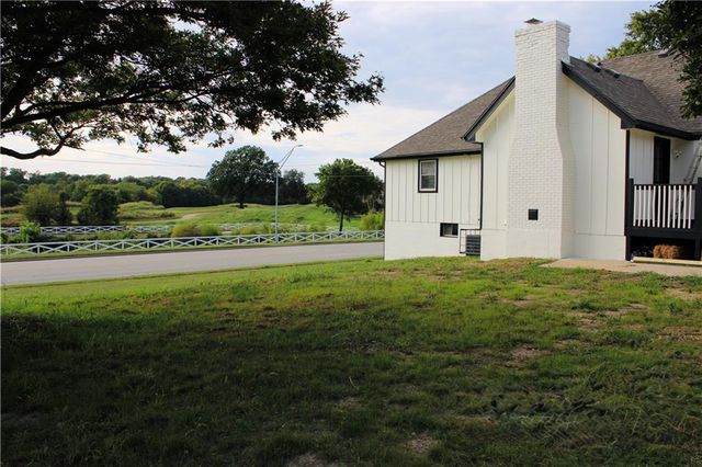 16001 E 30 Street, Independence, MO 64055