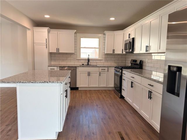 16001 E 30 Street, Independence, MO 64055