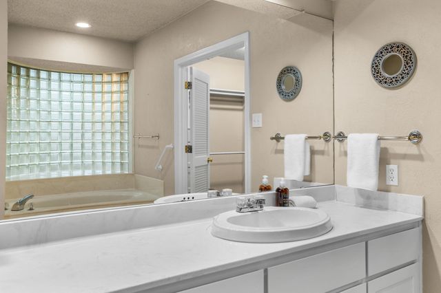 80 Sugar Creek Place, Woodway, TX 76712