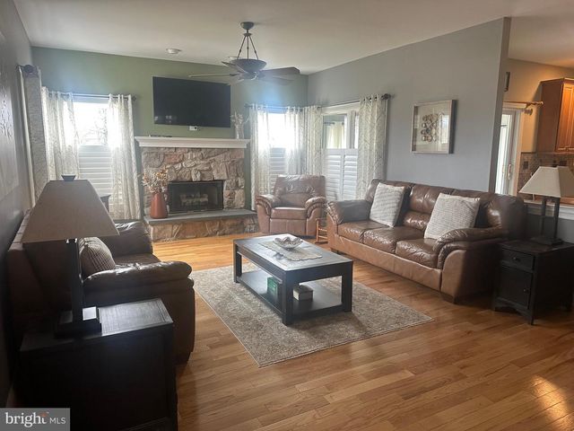 116 BRINKLEY DR, Sellersville, PA 18960