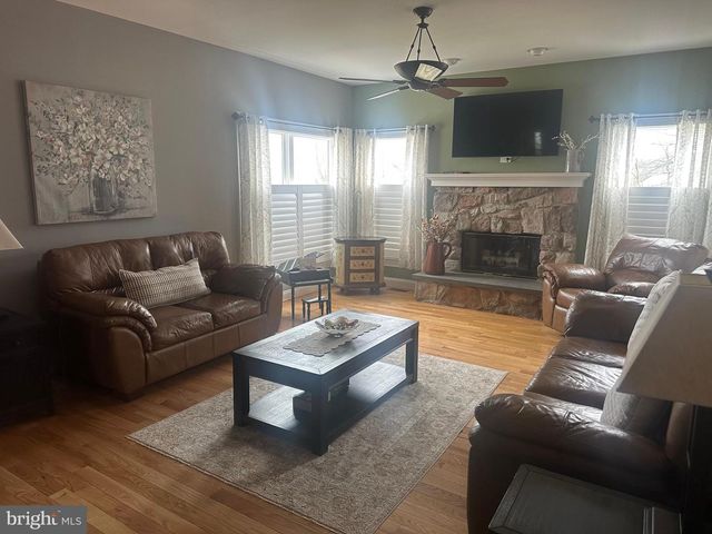 116 BRINKLEY DR, Sellersville, PA 18960