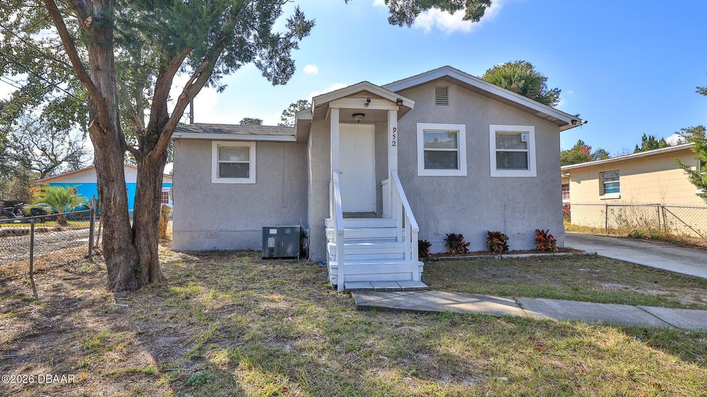 952 Glenwood Street, Daytona Beach, FL 32117