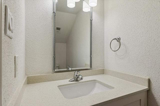 701 Bering Drive 402, Houston, TX 77057