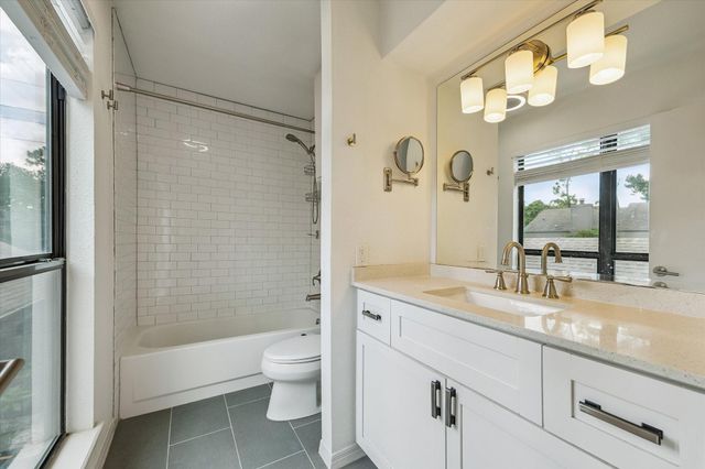 701 Bering Drive 402, Houston, TX 77057