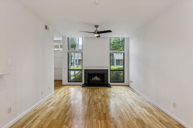 701 Bering Drive 402, Houston, TX 77057