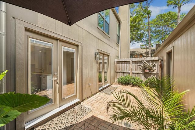 701 Bering Drive 402, Houston, TX 77057