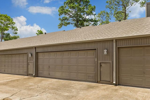 701 Bering Drive 402, Houston, TX 77057