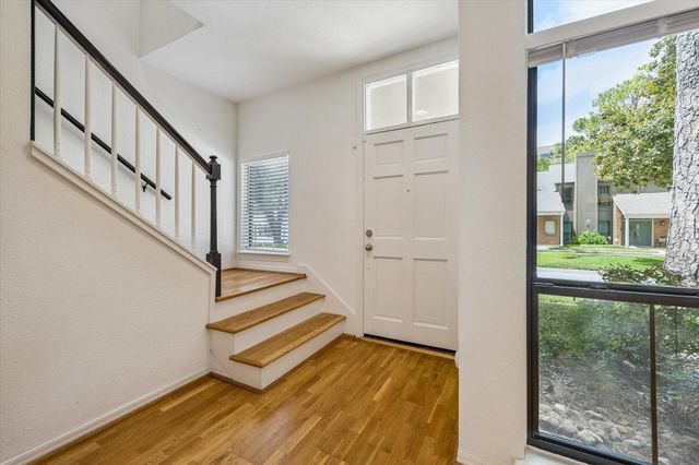 701 Bering Drive 402, Houston, TX 77057