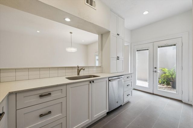 701 Bering Drive 402, Houston, TX 77057