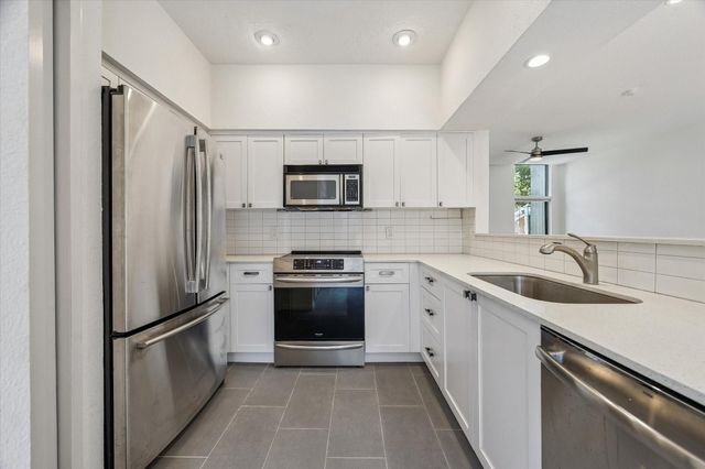 701 Bering Drive 402, Houston, TX 77057