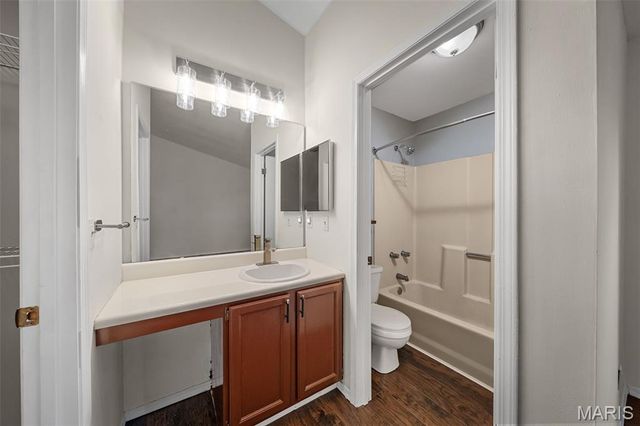 1042 Sugar Creek Court 8, St Peters, MO 63376