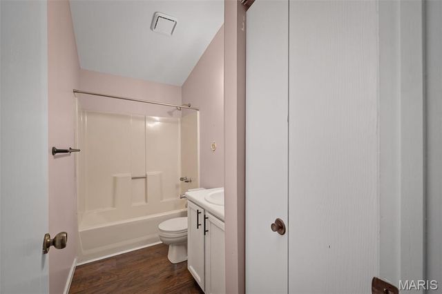 1042 Sugar Creek Court 8, St Peters, MO 63376