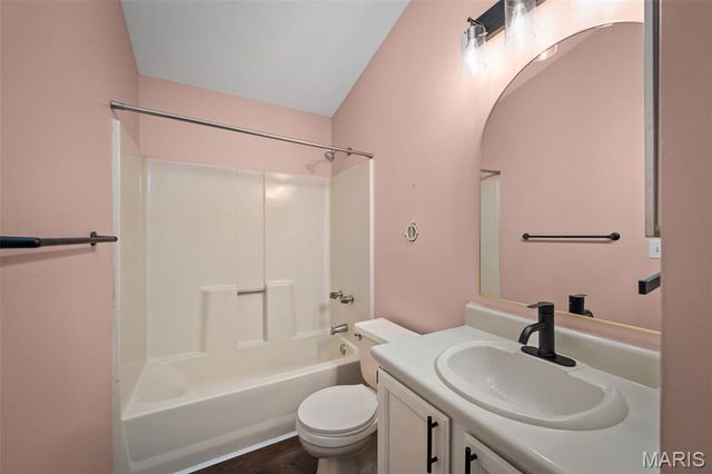 1042 Sugar Creek Court 8, St Peters, MO 63376