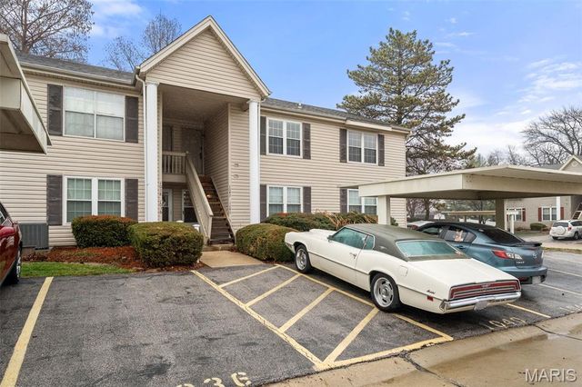 1042 Sugar Creek Court 8, St Peters, MO 63376