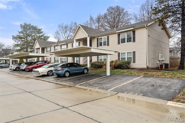 1042 Sugar Creek Court 8, St Peters, MO 63376