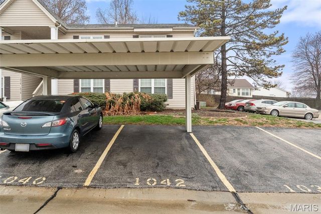 1042 Sugar Creek Court 8, St Peters, MO 63376