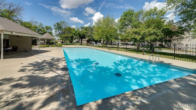 1042 Sugar Creek Court 8, St Peters, MO 63376
