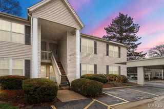 1042 Sugar Creek Court 8, St Peters, MO 63376