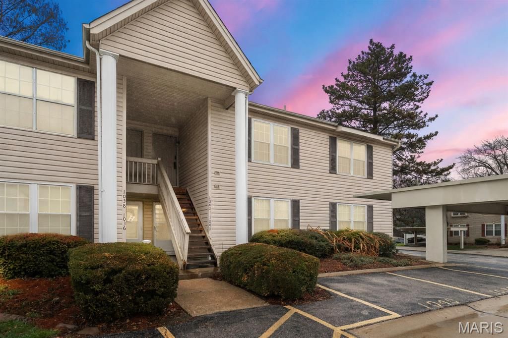 1042 Sugar Creek Court 8, St Peters, MO 63376