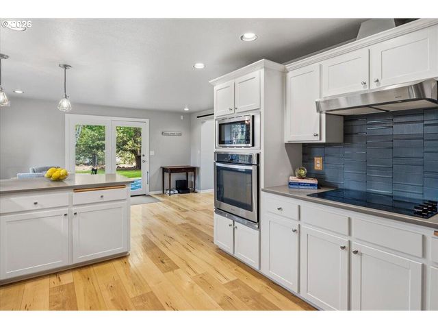 3597 Sw 32nd St, Redmond, OR 97756