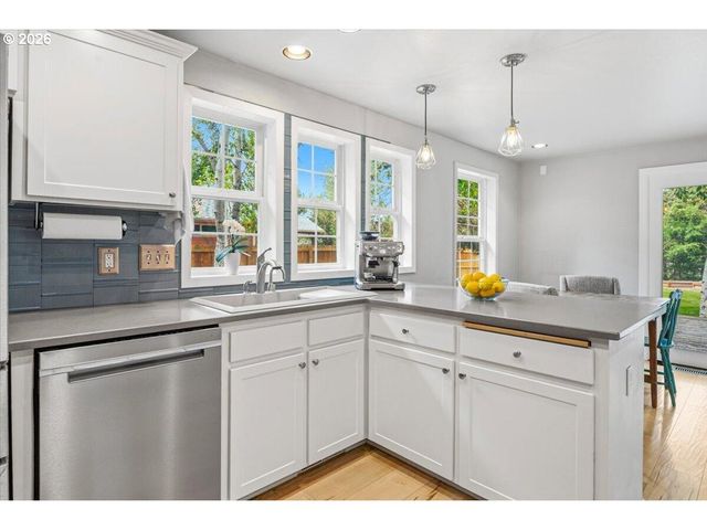 3597 Sw 32nd St, Redmond, OR 97756