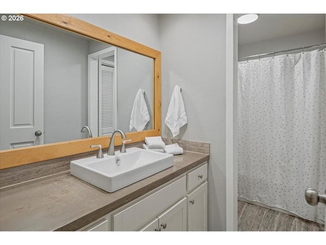 3597 Sw 32nd St, Redmond, OR 97756
