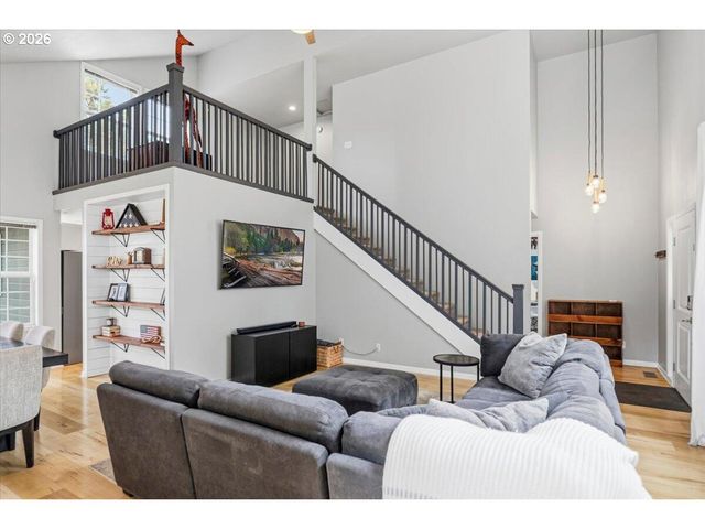 3597 Sw 32nd St, Redmond, OR 97756