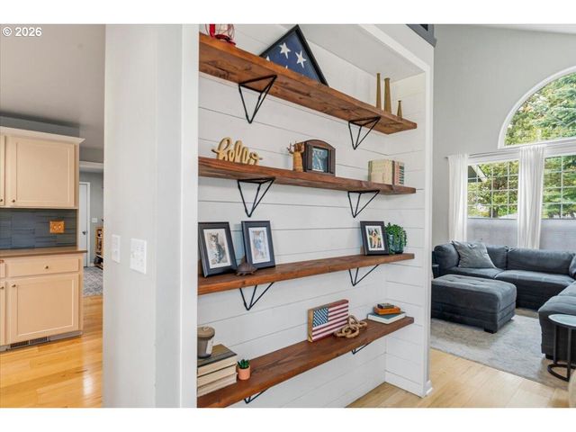 3597 Sw 32nd St, Redmond, OR 97756