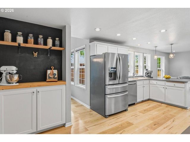 3597 Sw 32nd St, Redmond, OR 97756