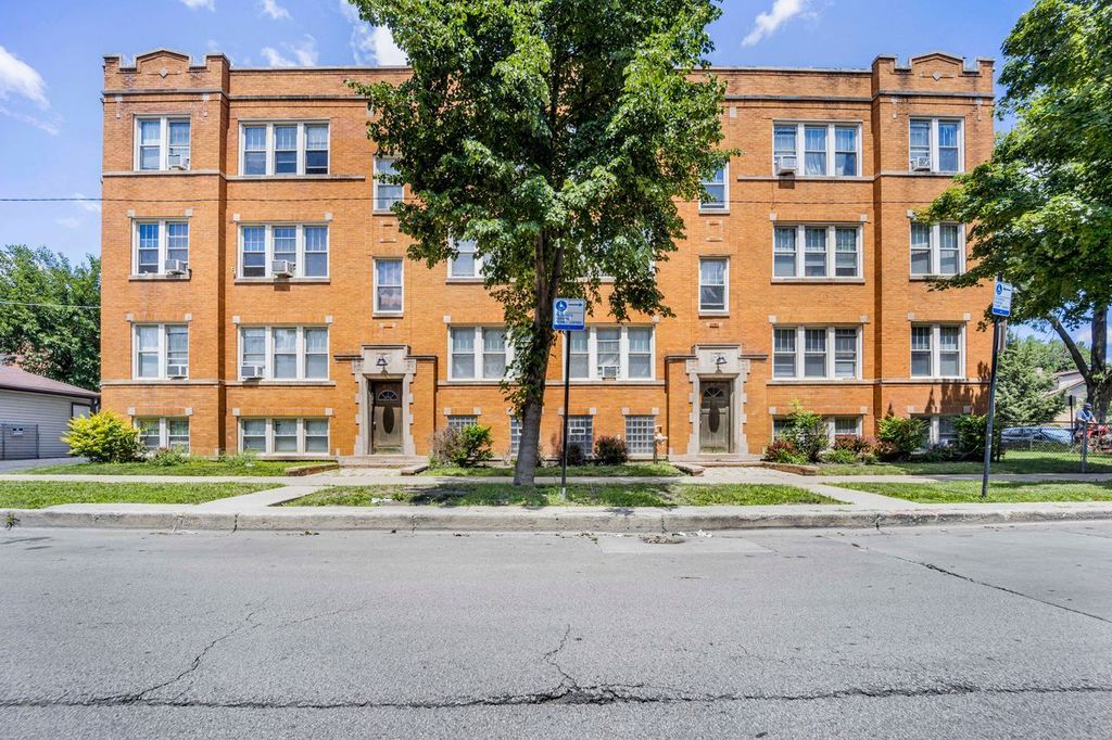 4744 W Roscoe Street 2, Chicago, IL 60641
