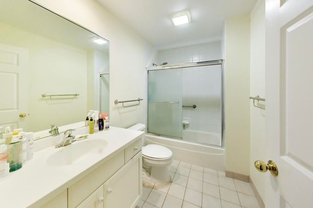 1107 Greenleaf Avenue 3G, Wilmette, IL 60091