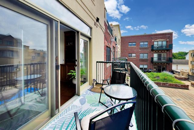 1107 Greenleaf Avenue 3G, Wilmette, IL 60091