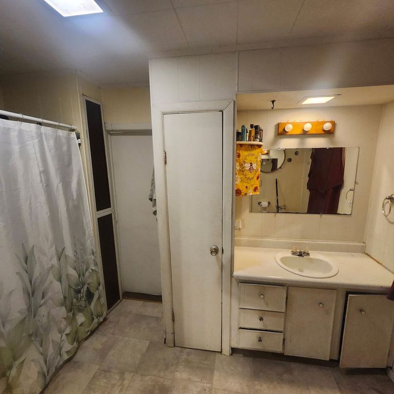 Image 11 of property listing at 620 E Noleman Street, Centralia, IL 62801