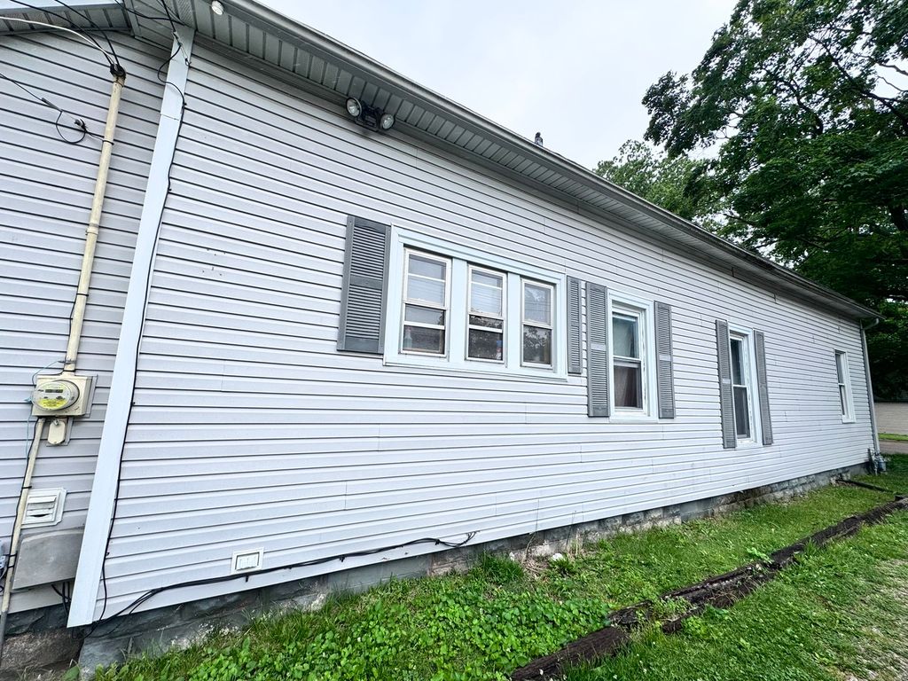 Image 3 of property listing at 620 E Noleman Street, Centralia, IL 62801