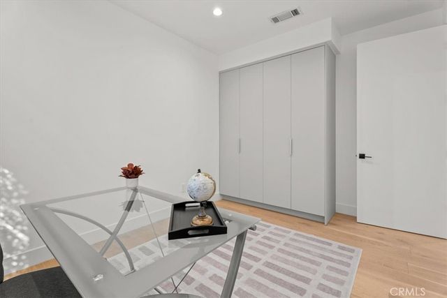 4322 N SERENE Place, Studio City, CA 91604