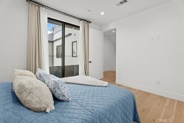 4322 N SERENE Place, Studio City, CA 91604