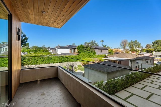 4322 N SERENE Place, Studio City, CA 91604