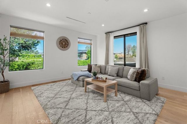 4322 N SERENE Place, Studio City, CA 91604