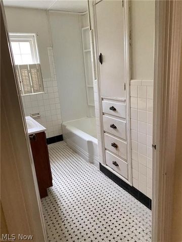 587 Tod Lane, Youngstown, OH 44504