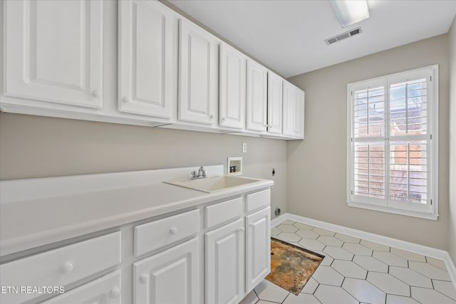 8950 Isherwood Lane, Knoxville, TN 37922