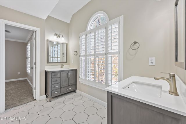 8950 Isherwood Lane, Knoxville, TN 37922