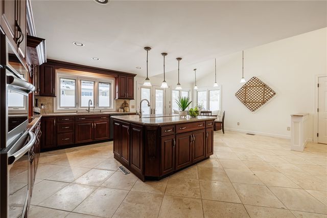 10 Crandon Way, Brighton, NY 14618