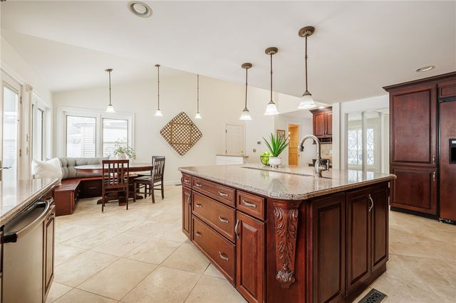 10 Crandon Way, Brighton, NY 14618