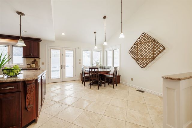 10 Crandon Way, Brighton, NY 14618