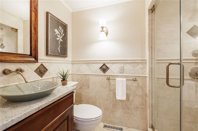 10 Crandon Way, Brighton, NY 14618