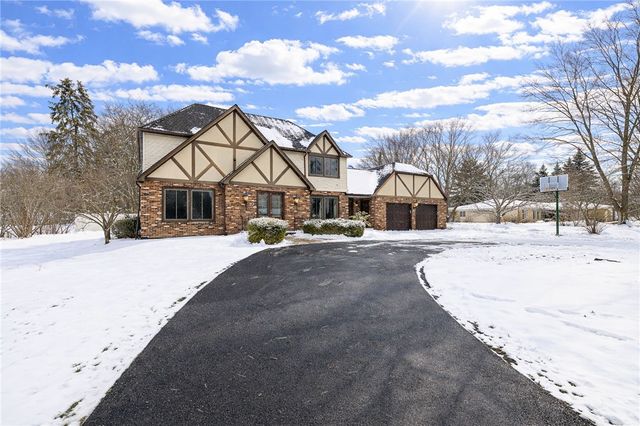 10 Crandon Way, Brighton, NY 14618