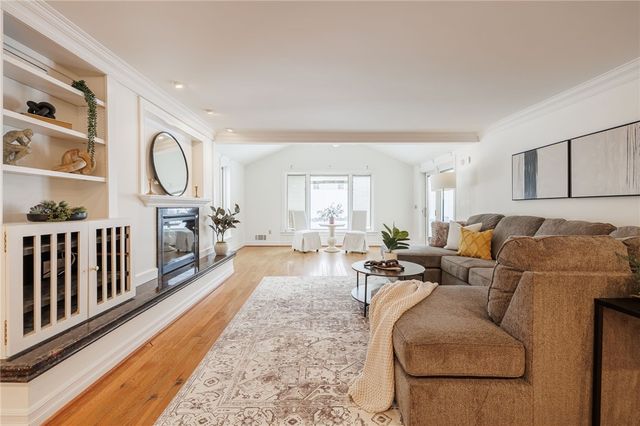 10 Crandon Way, Brighton, NY 14618