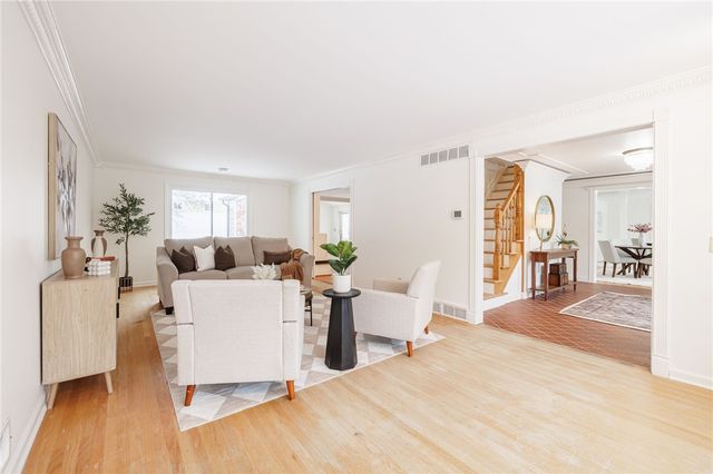 10 Crandon Way, Brighton, NY 14618